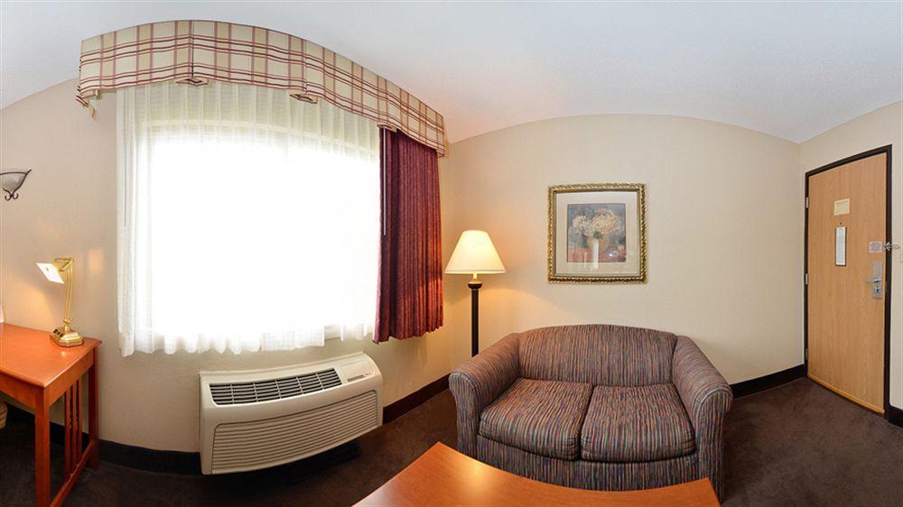 Best Western Plus University Park Inn & Suites Ames Εξωτερικό φωτογραφία