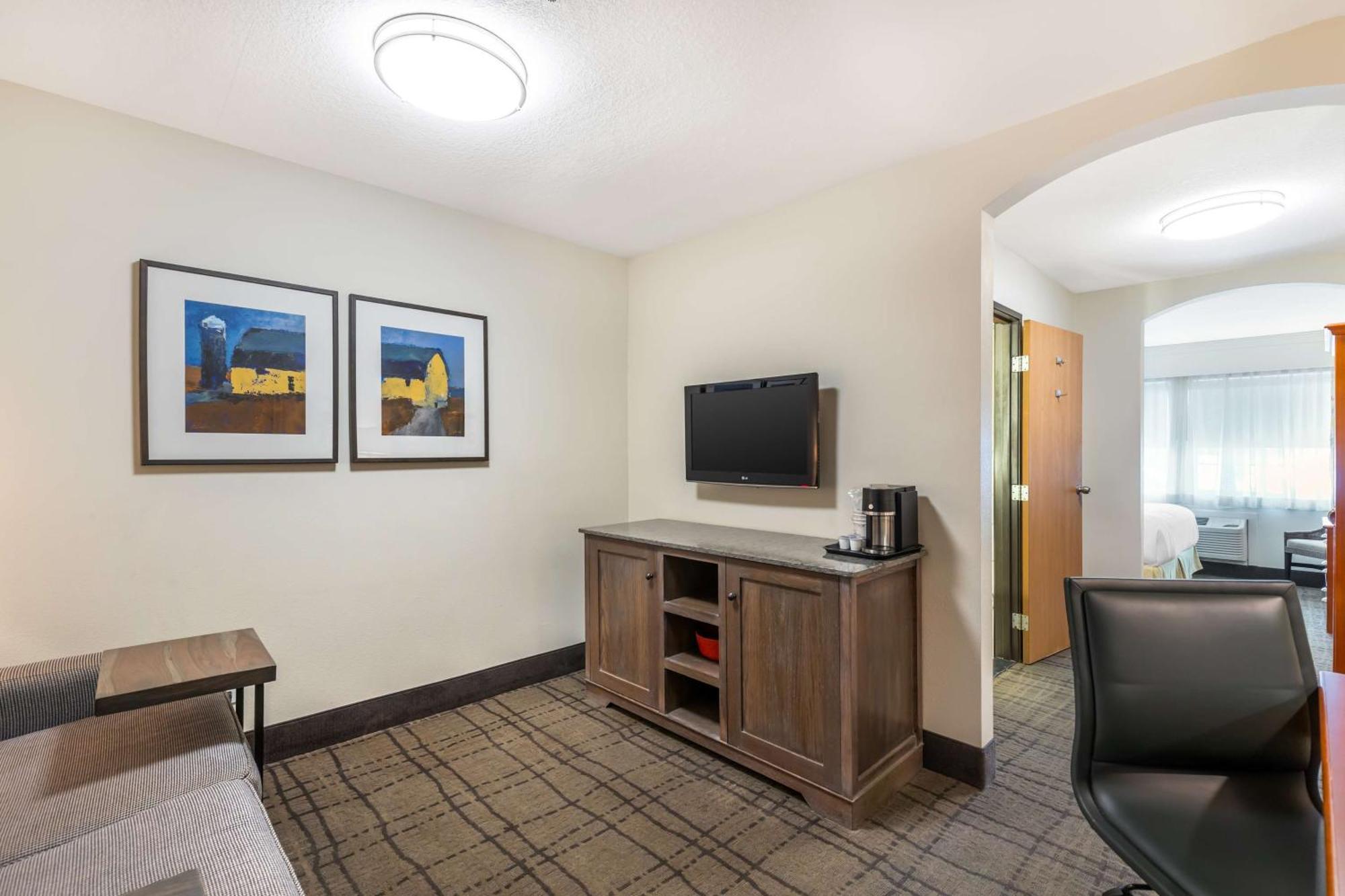 Best Western Plus University Park Inn & Suites Ames Εξωτερικό φωτογραφία