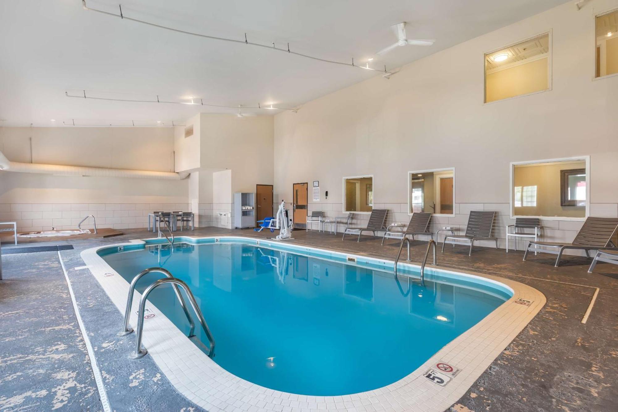 Best Western Plus University Park Inn & Suites Ames Εξωτερικό φωτογραφία